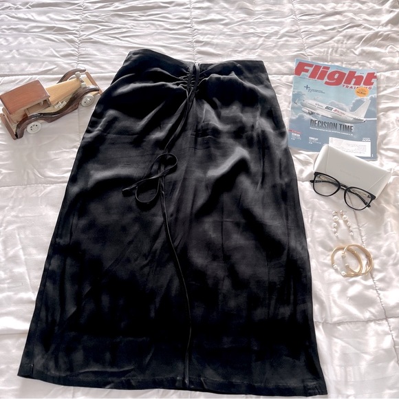 Forever21 midi skirt black silky sizeM hight waisted tie waist zip in back - Picture 3 of 10